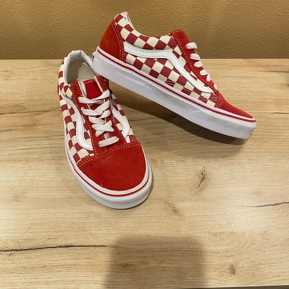 Vans Shoes - VANS OFF THE WALL red and white checkered like new! US men’s 4 US women’s 5.5